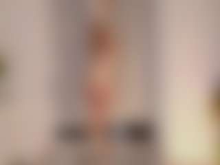 Live cam show with FrancineBritnell - Fingers on Camming Site