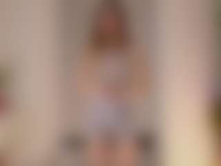Live cam show with FrancineBritnell - Striptease on Camsoda