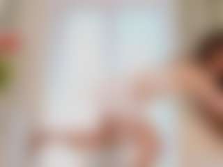 Live cam show with FrancineBritnell - Facial on CamClone