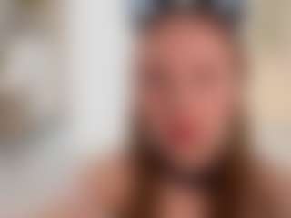 Live cam show with FrancineBritnell - Striptease on Big Tits