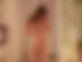 Live cam show with FrancineBritnell - Thin on StripNow