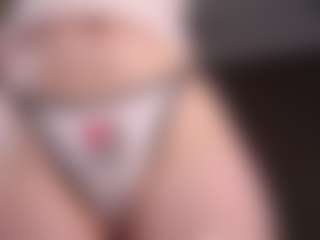 Live cam show with DianaCarriere - Small Tits on 1on1-livenow