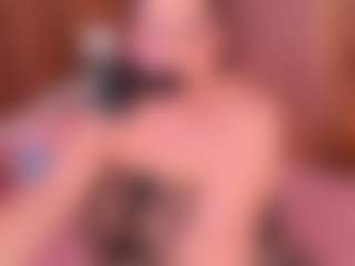 Live cam show with Miia-Hurrem - Middle Aged on Camsoda