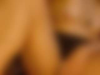 Live cam show with sofiiadiaz0805 - Oil on Camming Site