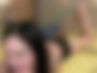 Live cam show with Emilia - Flashing on Camiplay Live
