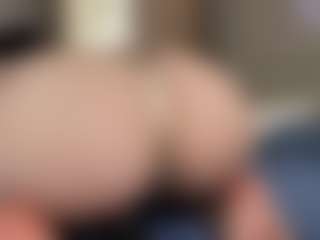 Live cam show with Emilia - Fingering Young Adult on Camsoda