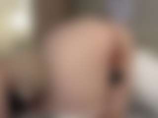 Live cam show with Emilia - Skinny on Camsoda