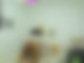 Live cam show with Naomylynch - Twerk on CamwithHer