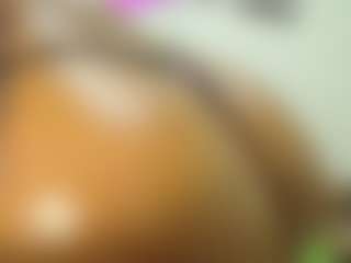 Live cam show with Naomylynch - Ebony Squirt on Hubzter Live