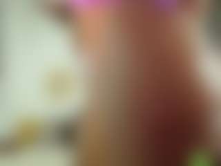 Live cam show with Naomylynch - Black on StripNow