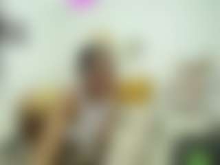 Live cam show with Naomylynch - Indian on Chatstar