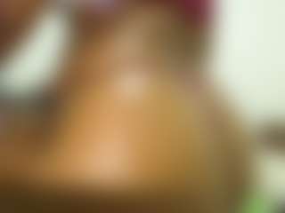 Live cam show with Naomylynch - Blowjob on Dolls Live
