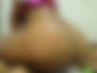 Live cam show with Naomylynch - BBW Squirt on Hubzter Live