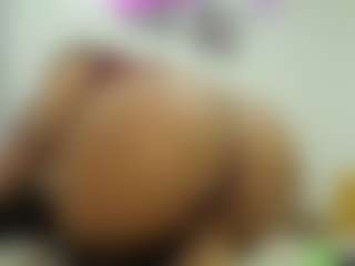 Live cam show with Naomylynch - Strip on sexylive.show