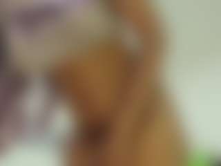 Live cam show with Naomylynch - Latina Toys on crypto-cams