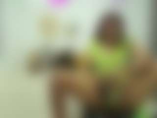 Live cam show with Naomylynch - Ebony Squirt on Camsoda