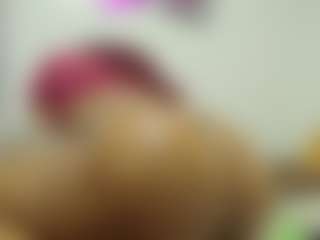 Live cam show with Naomylynch - Natural on Soda Cam