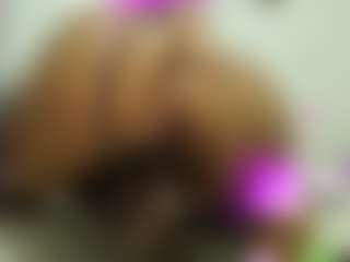 Live cam show with Naomylynch - Public Toys on Gym Cam Girls