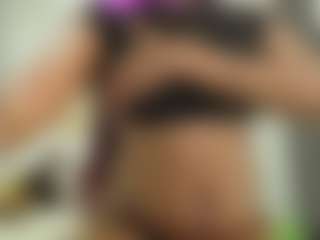 Live cam show with Naomylynch - Brown Eyes on Dare Cams