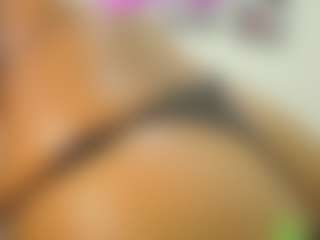 Live cam show with Naomylynch - Brown Eyes Curvy on Fling VIP Chat