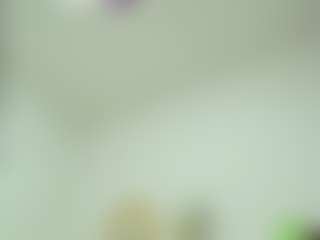 Live cam show with Naomylynch - Shaved Pussy on Lustler