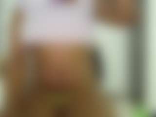 Live cam show with Naomylynch - Brown Eyes Black on Instabang