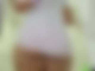 Live cam show with Naomylynch - Brown Eyes on SquirtSoMuch