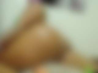 Live cam show with Naomylynch - Public Black on hrnylive.com