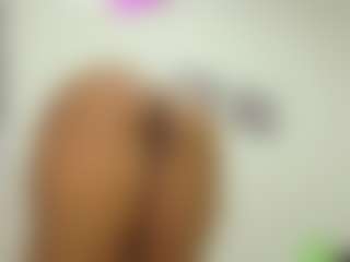 Live cam show with Naomylynch - Latina on Camsoda