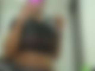 Live cam show with Naomylynch - Lovense Latina on Camsoda