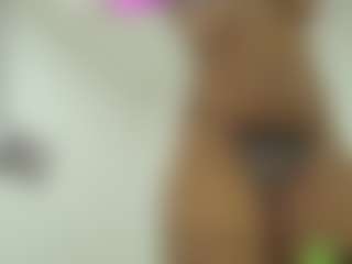 Live cam show with Naomylynch - Big Tits Latina on Camsoda