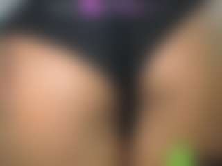 Live-Cam-Show mit Naomylynch - Public Ebony auf Camsoda