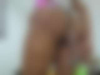 Live cam show with Naomylynch - Tease Black on Camsoda