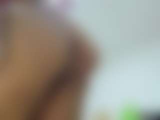 Live cam show with Naomylynch - Bush on 1on1-livenow