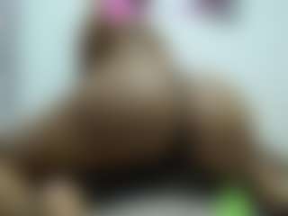 Live cam show with Naomylynch - Sexy on CamwithHer