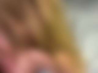 Live cam show with BarbieMcintyde - Ass Clapping on livesuperchat.net
