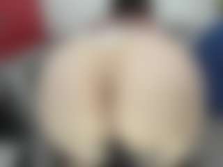 Live cam show with esmeralda-milf - Body Massage on Camiplay Live