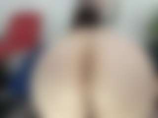 Live cam show with esmeralda-milf - Body Massage on Camsoda