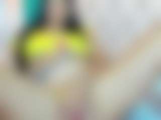 IsaSquirt MILF webcam performer live streaming