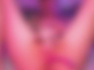 Live cam show with RanyLoveThompson - Blonde Hair on AdultVida.com