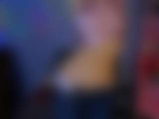 Live cam show with kitniss-dreamy - Mature Young Adult on SmokeAndPoke