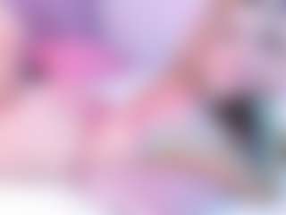 Live cam show with Lia - Shaved Pussy on CamClone