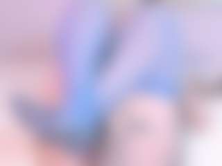 Live cam show with Lia - Blonde Hair Cum on AdultVida.com