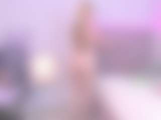 Live cam show with Lia - Spank Blonde Hair on Camsoda