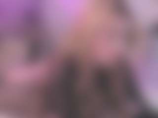 Live cam show with Lia - Small Tits on CamwithHer