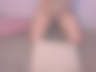 Live cam show with Lia - Brown Eyes Blonde Hair on Camsoda