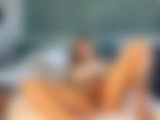 Live cam show with INSOMNIA - Shaved Pussy Brown Hair on xheatlive.com