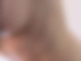 Live cam show with Sue-Holland - Blue Eyes on chickslive.net