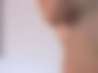 Live cam show with Sue-Holland - Blonde Hair on Soda Cam