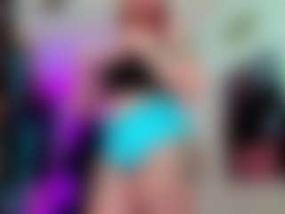 Live cam show with Candy-gabyss - Black Hair on StripNow
